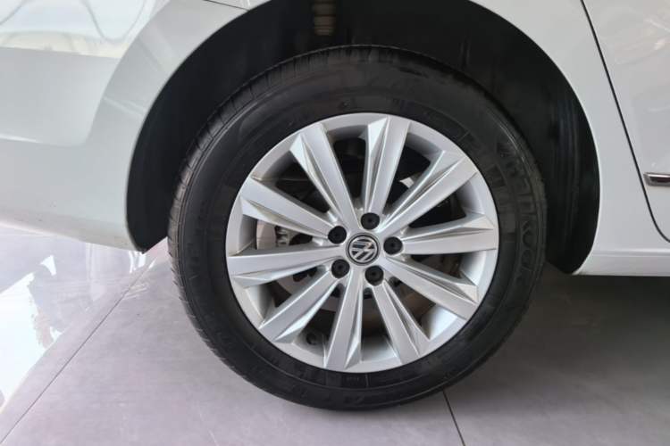 Used Volkswagen Bora 2018 1.5L Automatic Comfort Model Right Rear Wheel Hub