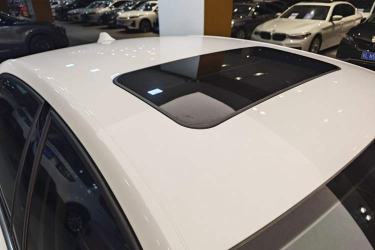 Used Volkswagen Bora 2018 1.5L Automatic Comfort Model Roof