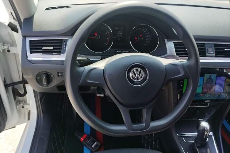 Used Volkswagen Bora 2018 1.5L Automatic Fashion Model Steering Wheel