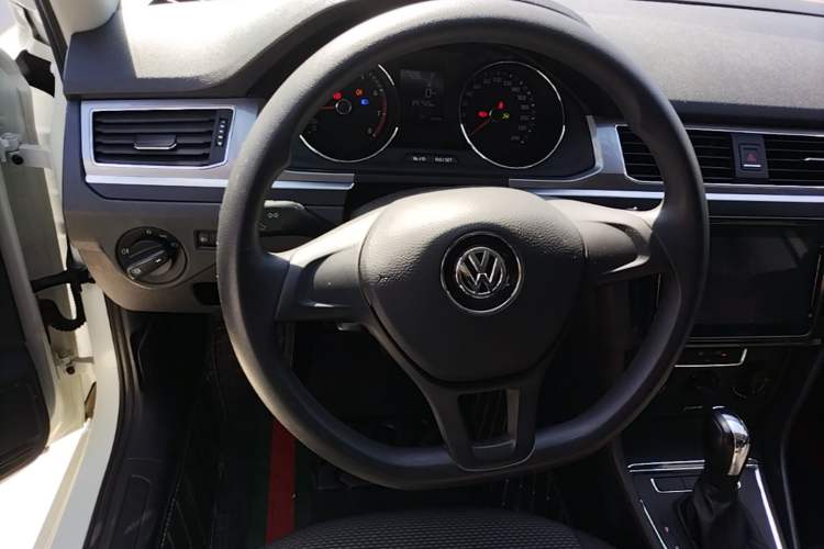 Used Volkswagen Bora 2018 1.5L Automatic Fashion Model Steering Wheel