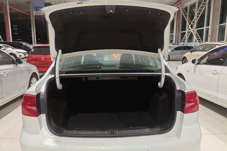 Used Volkswagen Bora 2018 1.5L Manual Fashion Model Trunk