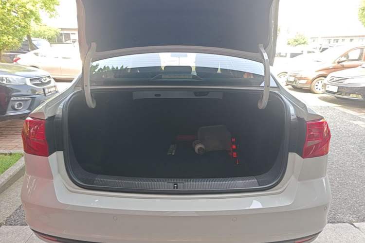 Used Volkswagen Bora 2018 1.5L Automatic Fashion Model Trunk
