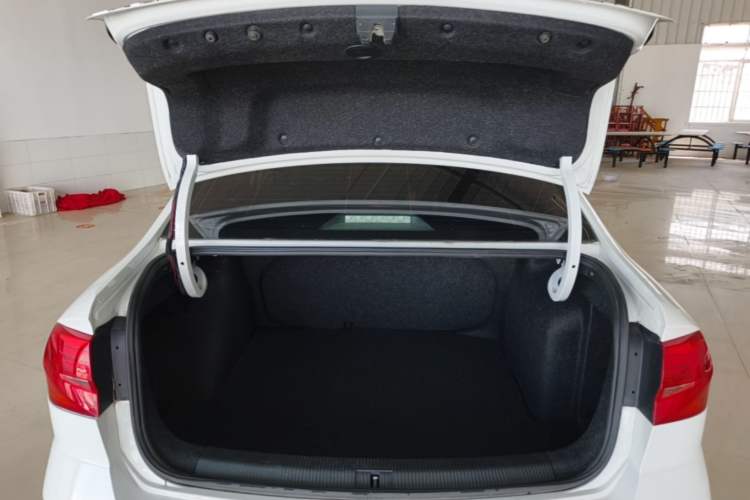 Used Volkswagen Bora 2018 1.5L Manual Fashion Model Trunk