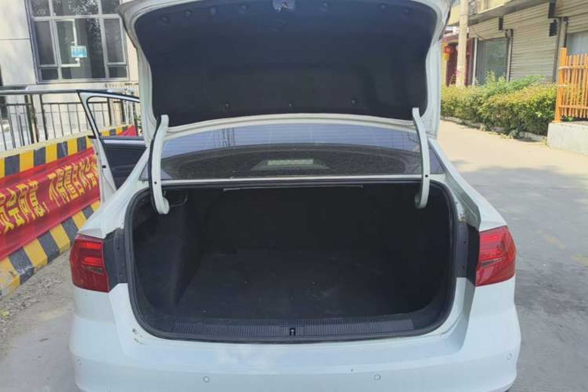 Used Volkswagen Bora 2018 1.5L Manual Fashion Model Trunk