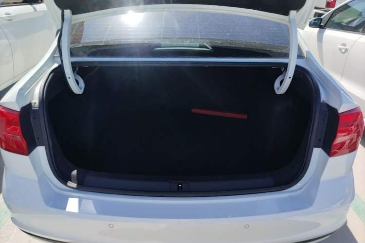 Used Volkswagen Bora 2018 1.5L Automatic Fashion Model Trunk
