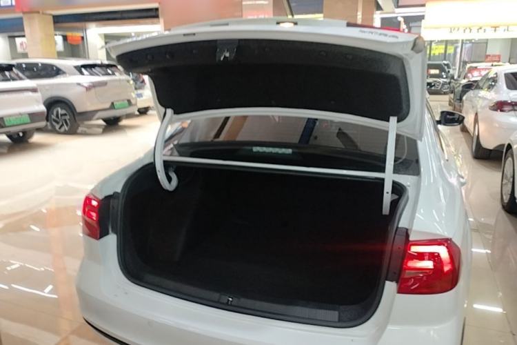 Used Volkswagen Bora 2018 1.5L Manual Fashion Model Trunk