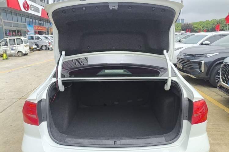 Used Volkswagen Bora 2018 1.5L Automatic Fashion Model Trunk