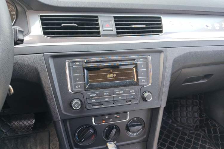 Used Volkswagen Bora 2018 1.5L Automatic Fashion Model Audio And AC Panel