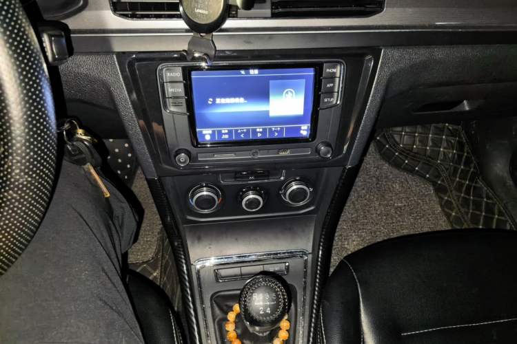 Used Volkswagen Bora 2018 1.5L Manual Fashion Model Audio And AC Panel