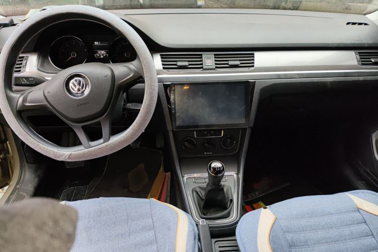 Used Volkswagen Bora 2018 1.5L Manual Fashion Model Center Console