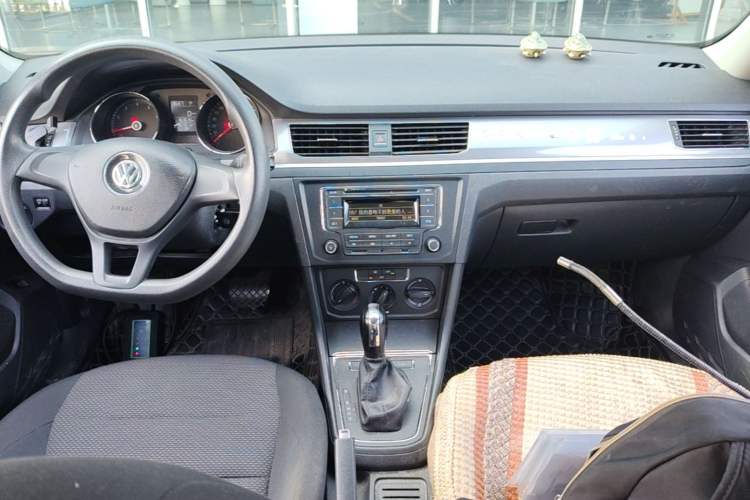 Used Volkswagen Bora 2018 1.5L Automatic Fashion Model Center Console