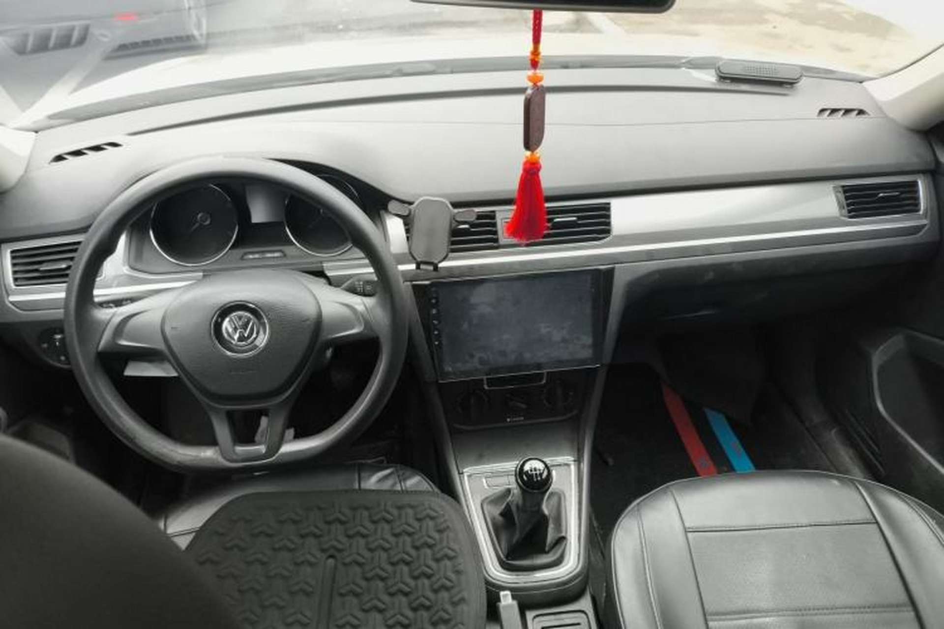 Used Volkswagen Bora 2018 1.5L Manual Fashion Model Center Console
