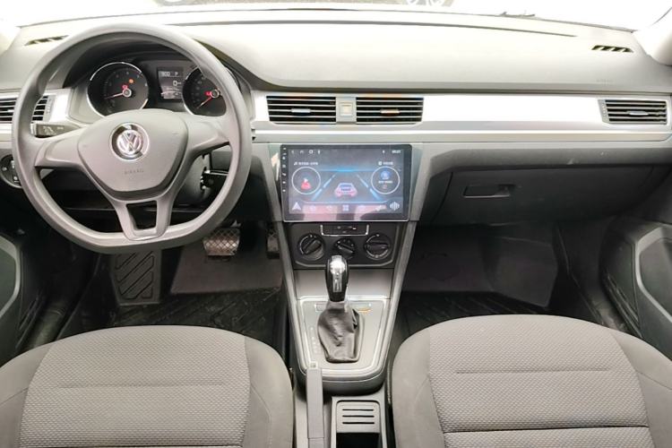 Used Volkswagen Bora 2018 1.5L Automatic Fashion Model Center Console