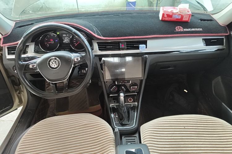 Used Volkswagen Bora 2018 1.5L Automatic Comfort Model Center Console