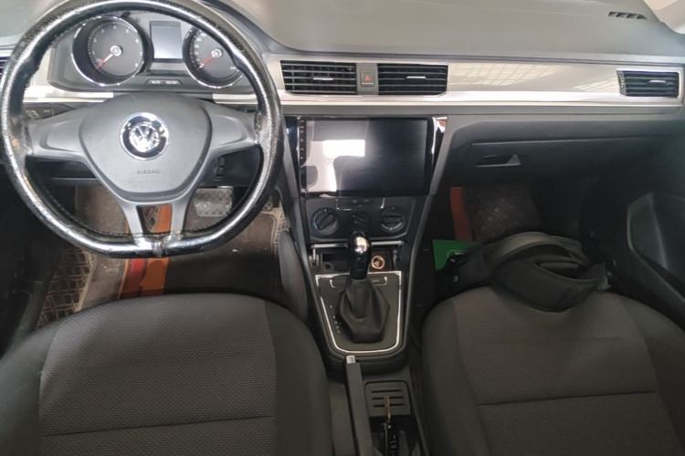 Used Volkswagen Bora 2018 1.5L Automatic Fashion Model Center Console