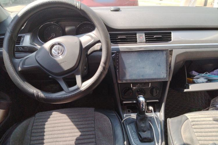 Used Volkswagen Bora 2018 1.5L Automatic Fashion Model Center Console