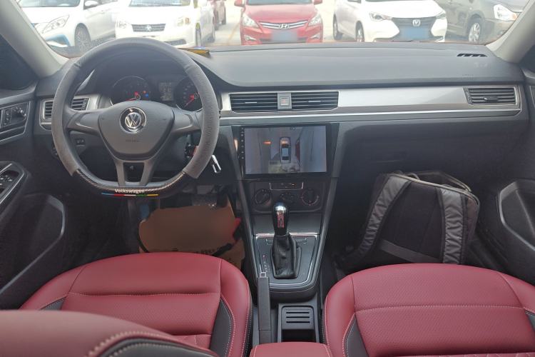 Used Volkswagen Bora 2018 1.5L Automatic Fashion Model Center Console