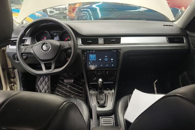 Used Volkswagen Bora 2018 1.5L Automatic Fashion Model Center Console