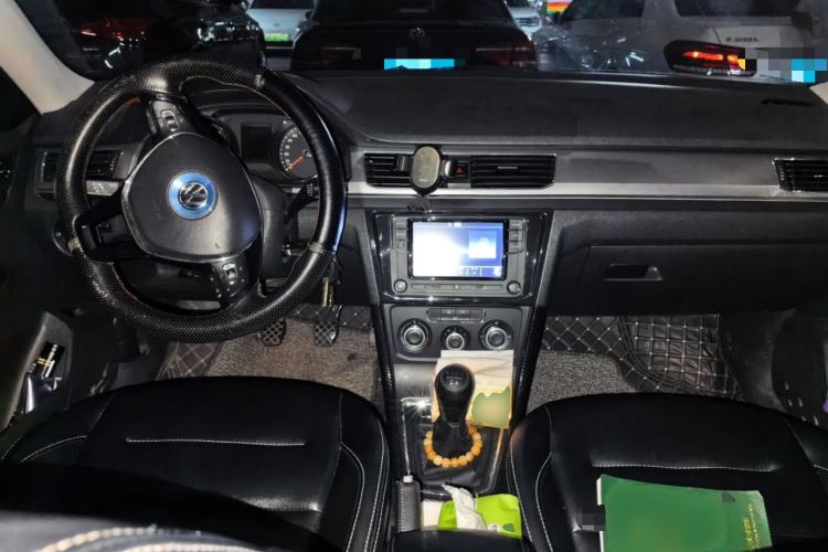 Used Volkswagen Bora 2018 1.5L Manual Fashion Model Center Console