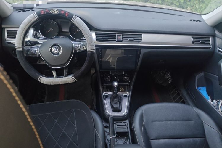 Used Volkswagen Bora 2018 1.5L Automatic Comfort Model Center Console