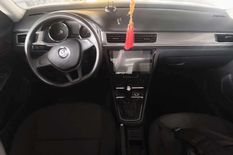 Used Volkswagen Bora 2018 1.5L Automatic Fashion Model Center Console