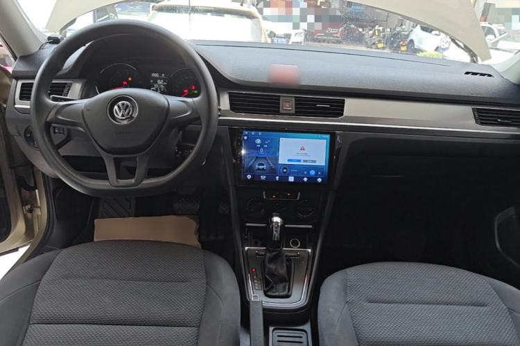 Used Volkswagen Bora 2018 1.5L Automatic Fashion Model Center Console