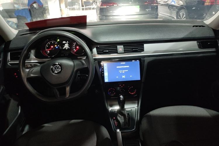 Used Volkswagen Bora 2018 1.5L Automatic Fashion Model Center Console