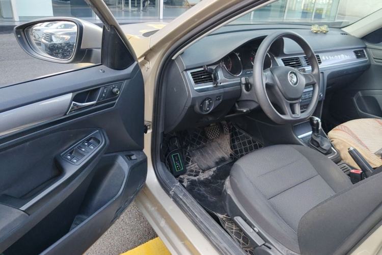 Used Volkswagen Bora 2018 1.5L Automatic Fashion Model Driver Seat