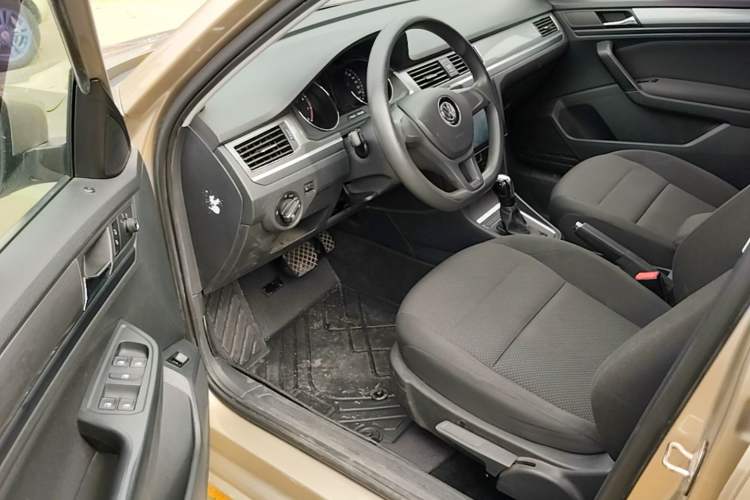 Used Volkswagen Bora 2018 1.5L Automatic Fashion Model Driver Seat
