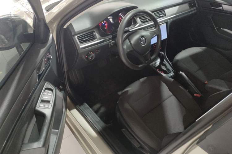 Used Volkswagen Bora 2018 1.5L Automatic Fashion Model Driver Seat