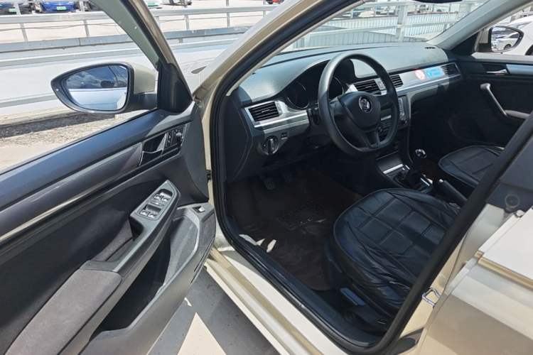 Used Volkswagen Bora 2018 1.5L Manual Fashion Model Driver Seat