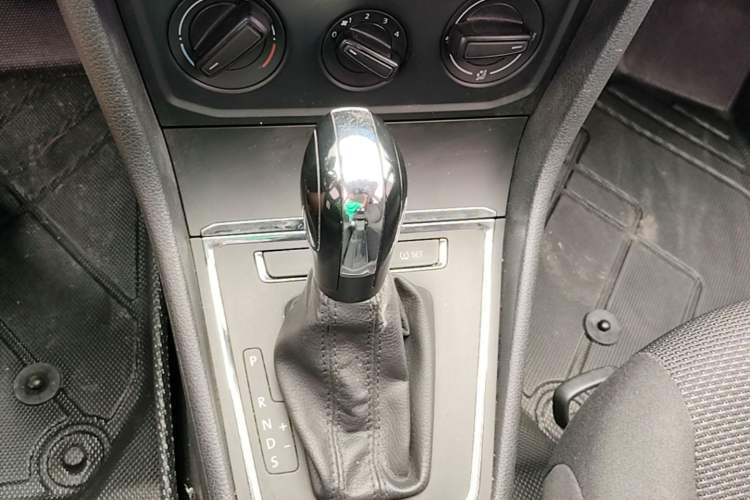 Used Volkswagen Bora 2018 1.5L Automatic Fashion Model Gear Lever