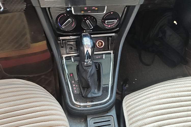 Used Volkswagen Bora 2018 1.5L Automatic Comfort Model Gear Lever