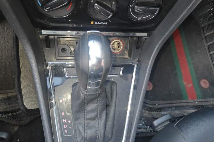 Used Volkswagen Bora 2018 1.5L Automatic Comfort Model Gear Lever