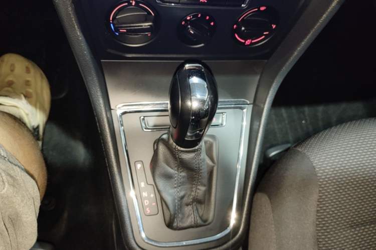 Used Volkswagen Bora 2018 1.5L Automatic Fashion Model Gear Lever