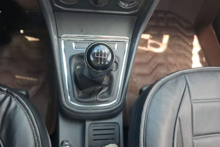 Used Volkswagen Bora 2018 1.5L Manual Fashion Model Gear Lever