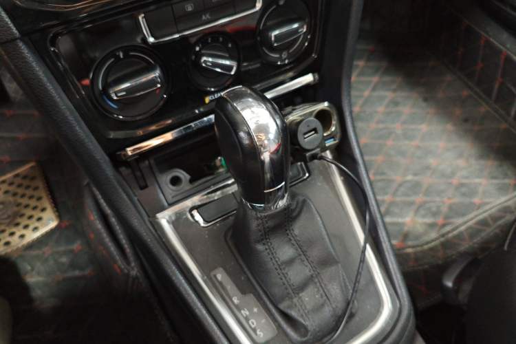 Used Volkswagen Bora 2018 1.5L Automatic Comfort Model Gear Lever