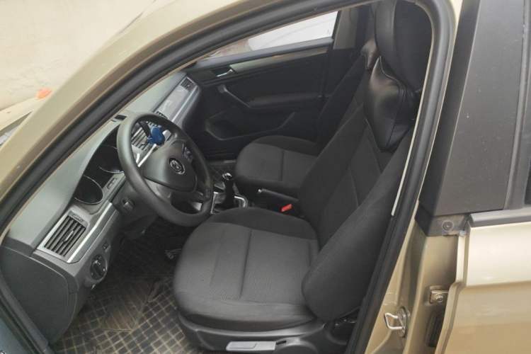 Used Volkswagen Bora 2018 1.5L Manual Fashion Model Interior 1