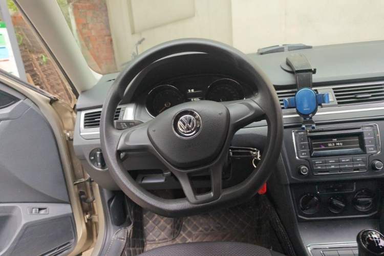 Used Volkswagen Bora 2018 1.5L Manual Fashion Model Interior 2