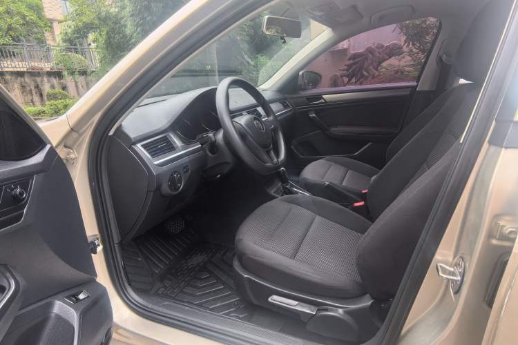 Used Volkswagen Bora 2018 1.5L Automatic Fashion Model Interior 4