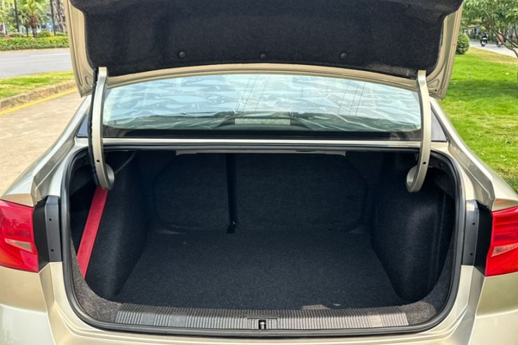 Used Volkswagen Bora 2018 1.5L Automatic Comfort Model Interior 4