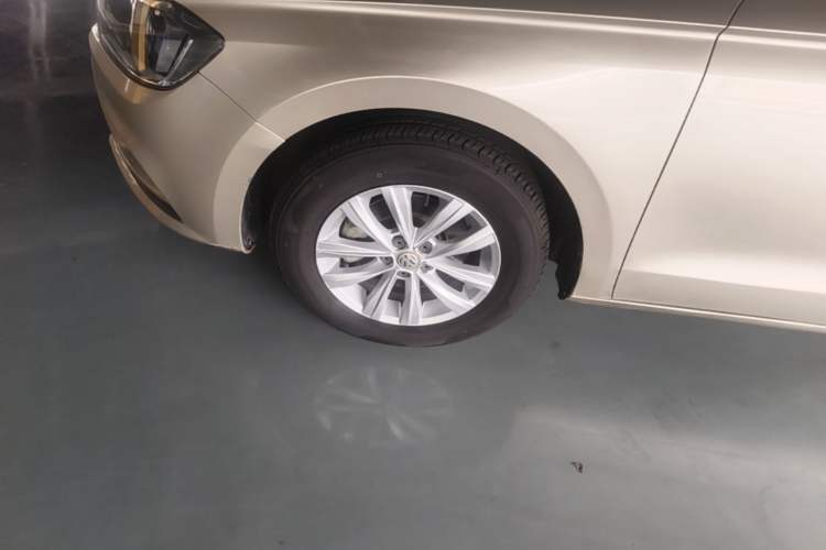 Used Volkswagen Bora 2018 1.5L Automatic Fashion Model Left Front Wheel Hub