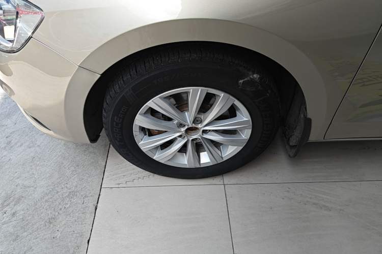 Used Volkswagen Bora 2018 1.5L Automatic Fashion Model Left Front Wheel Hub