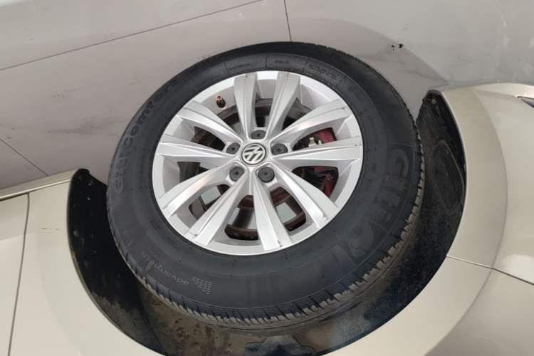 Used Volkswagen Bora 2018 1.5L Automatic Fashion Model Left Front Wheel Hub