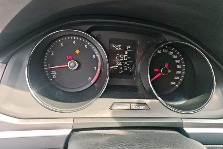 Used Volkswagen Bora 2018 1.5L Automatic Fashion Model Odometer Close Up