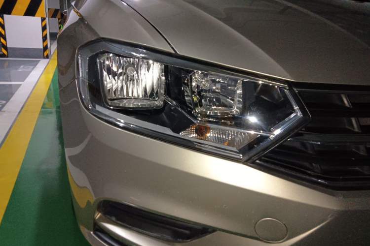 Used Volkswagen Bora 2018 1.5L Automatic Fashion Model Right Front Headlight