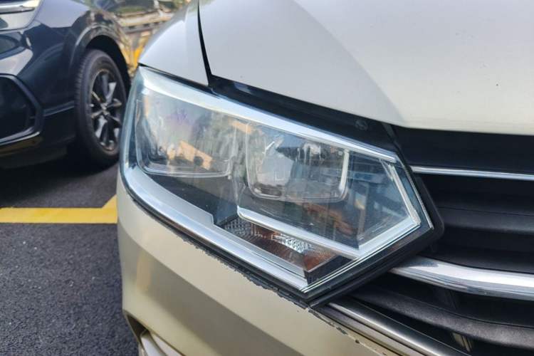 Used Volkswagen Bora 2018 1.5L Automatic Fashion Model Right Front Headlight