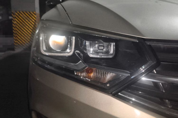 Used Volkswagen Bora 2018 1.5L Manual Comfort Model Right Front Headlight