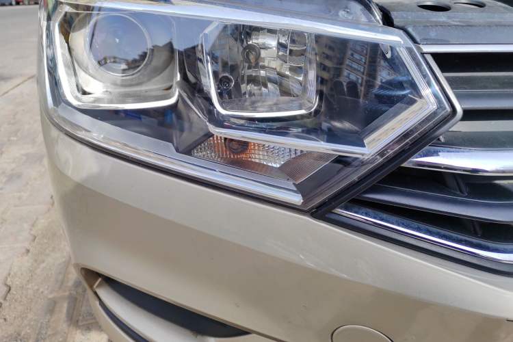 Used Volkswagen Bora 2018 1.5L Automatic Fashion Model Right Front Headlight
