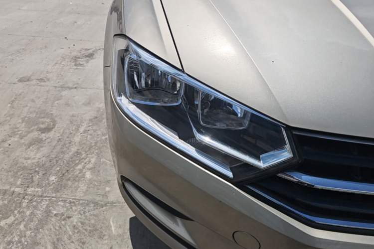 Used Volkswagen Bora 2018 1.5L Manual Fashion Model Right Front Headlight